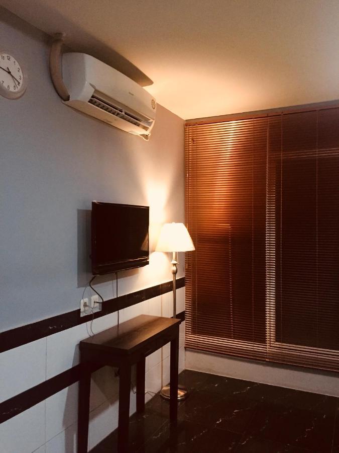 วีชา เรสซิเดนซ์ Hotel จาการ์ตา ภายนอก รูปภาพ